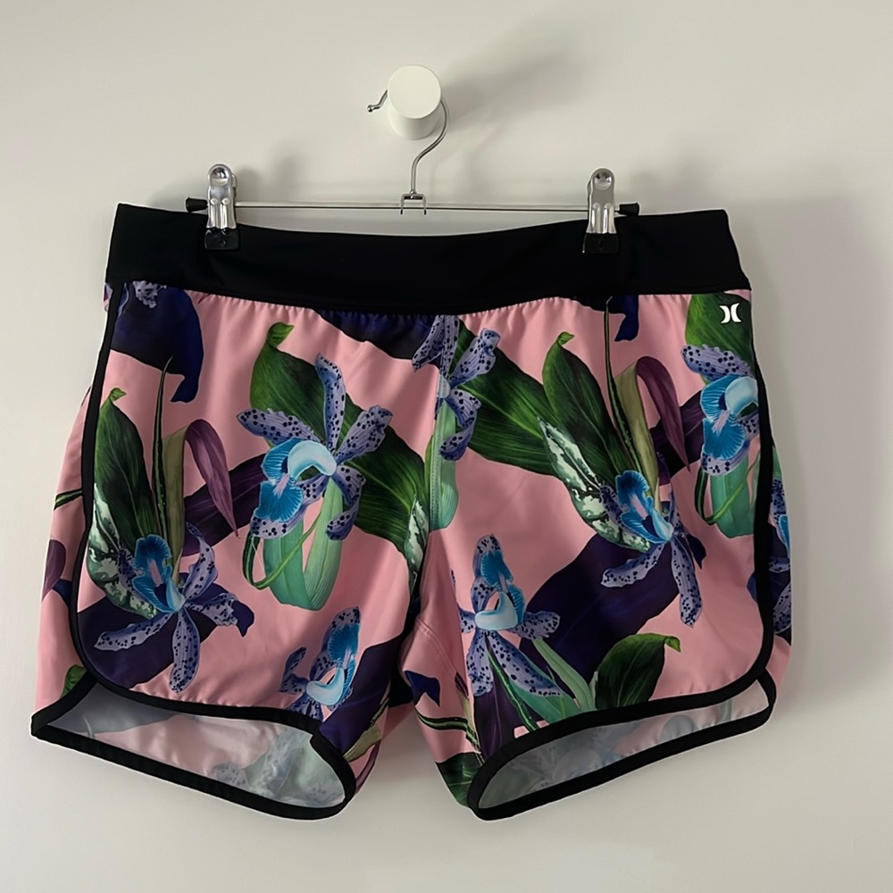 Hurley running shorts / unlined / size medium / back zipper pocket